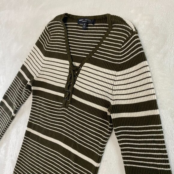 Romeo and Juliet Couture Olive Tan lace Up Long Sleeve Top Rayon - Size Medium - Picture 2 of 9